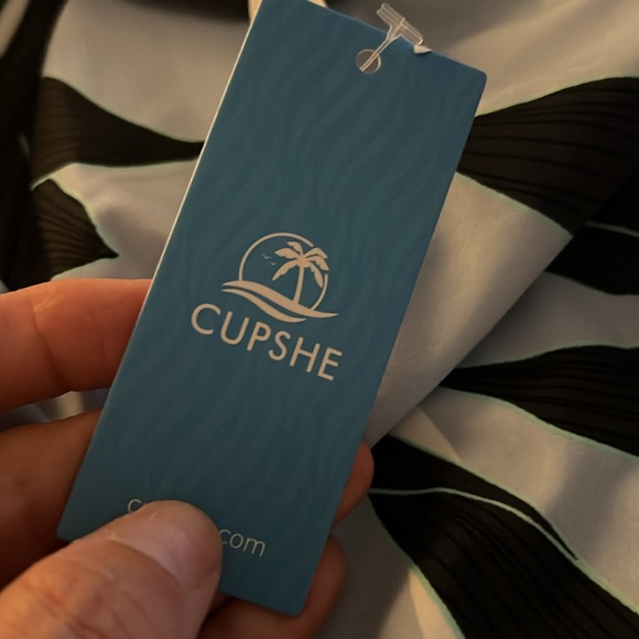 CUPSHE Rashguard Short Sleeve One-Piece Swimsuit For Women Sexy Zipper Front - Picture 7 of 7